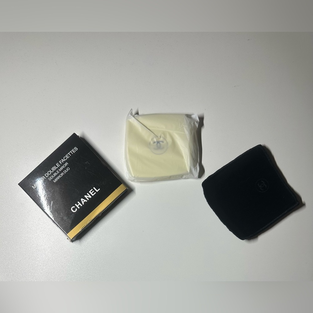 CHANEL Mirror Duo Compact Double Facette in Yellow GWP NWB - Picture 7 of 10